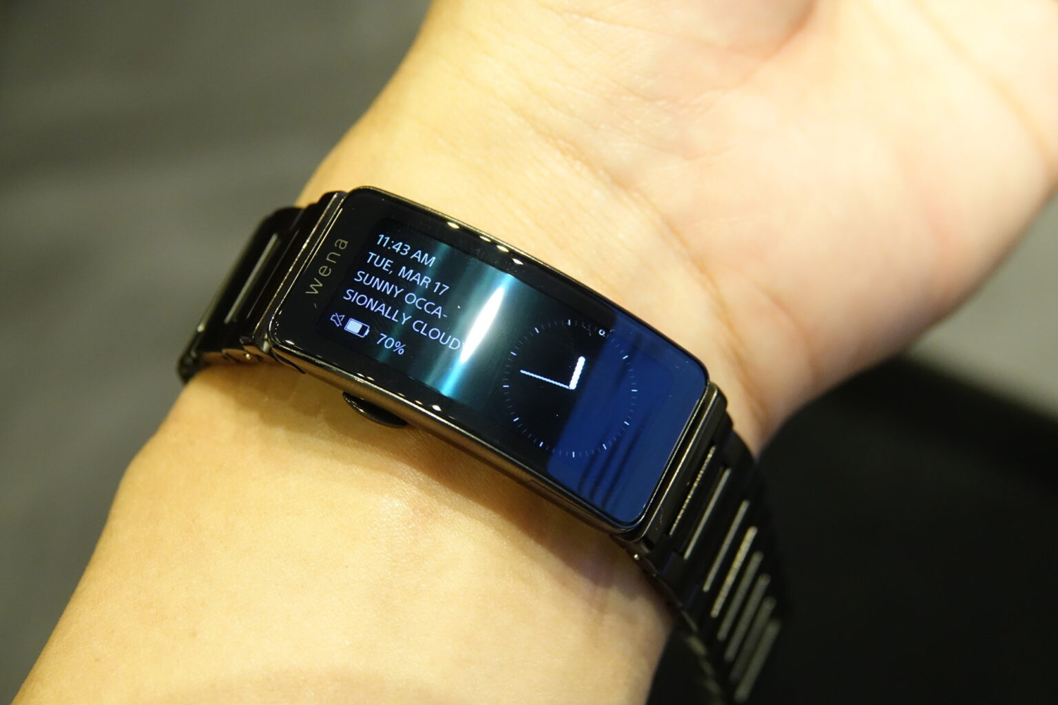 新生「wena X」発表、小型化や睡眠・運動機能強化でファンの期待に応える - ケータイ Watch