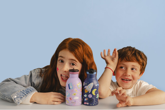 イタリア発・24Bottlesから待望の「キッズコレクション」が登場！小さな探検家の毎日に寄り添う、サステナブルなストロー付きボトルを2026年3月11日より新発売 | 鹿児島・九州プレスリリース | 生活情報 | くらし