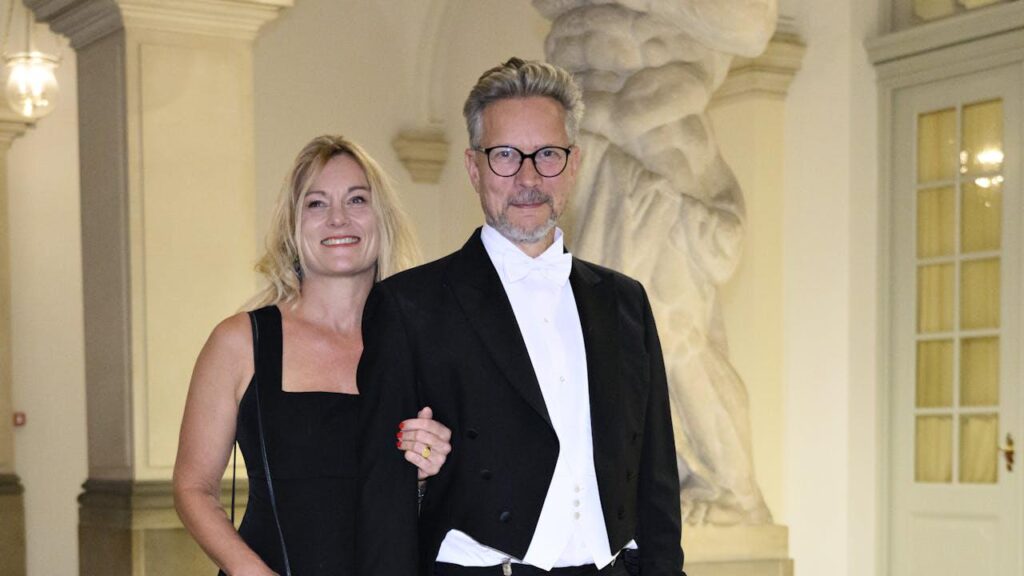 政治家が選挙討論後に迫害と暴行を受ける