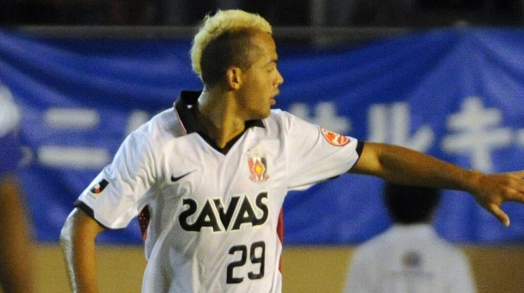 「日本や中国で大金を稼いだけど…鬱になり、薬物にも手を出した」36歳元Jリーガー、壮絶な生い立ちを明かす – Qoly-Sports&the Style 「日本や中国で大金を稼いだけど…鬱になり、薬物にも手を出した」36歳元Jリーガー、壮絶な生い立ちを明かす - Qoly-Sports&the Style