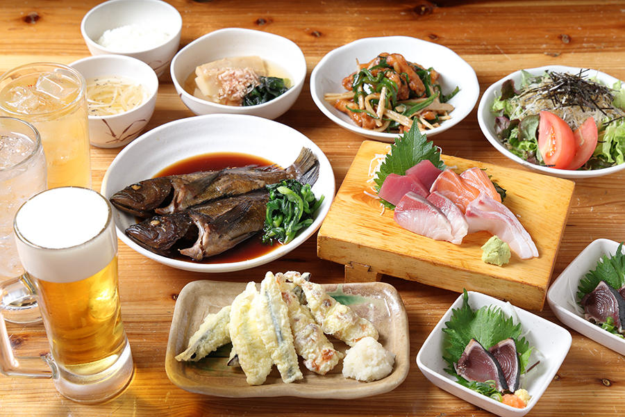 「海鮮屋台おくまん」の「おくまんコース」（1人3500円）イメージ。写真は取材時のもの