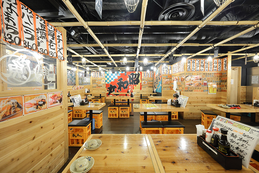 「海鮮屋台おくまん」の内観