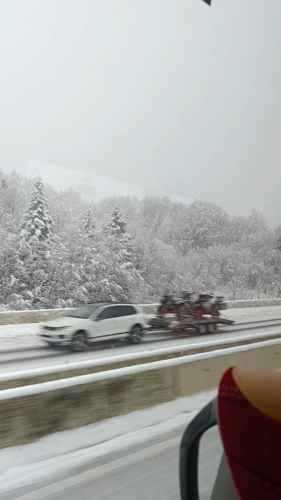 今回はバスとLotR。申し訳ありませんが、旅行は 5 時間以上続きません