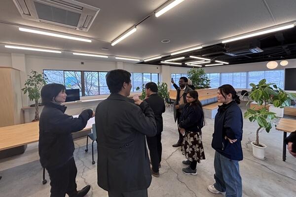 施設見学の様子