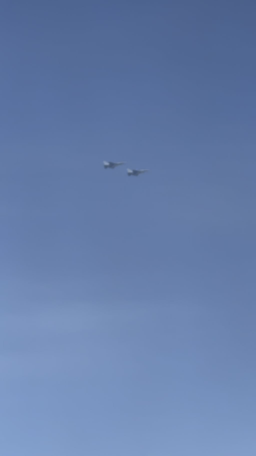 ソフィア、ワイドセンター、彼らはフライトレーダーに映っていませんでしたか？それらは私たちのものですか？