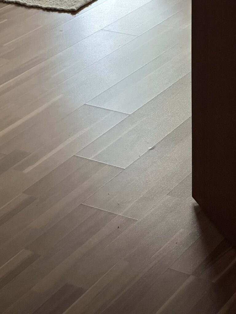 モップ掛けによるラミネート床の損傷