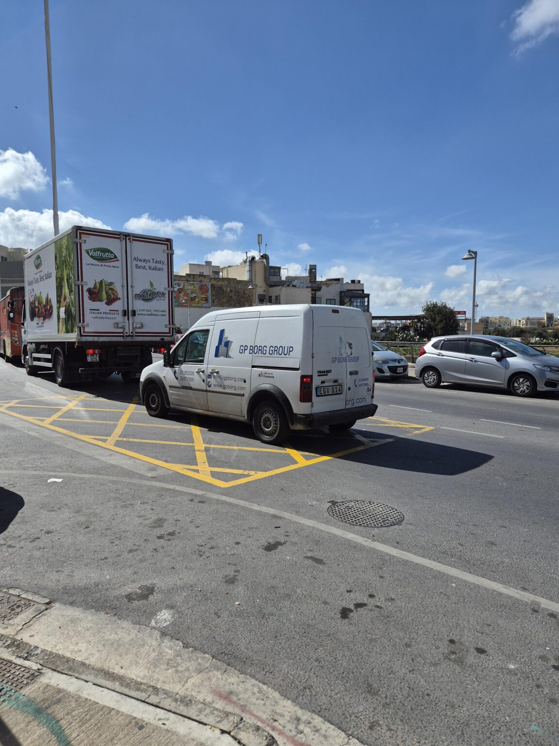 マルタの国技：イエローグリッドを妨害