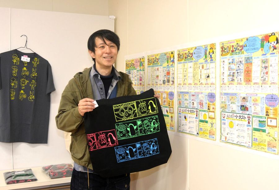 「大人の考えではたどり着けない作品に出合えるのが面白い」と子どもたちの漫画を評する村岡マサヒロさん(高知市の高知こどもの図書館)