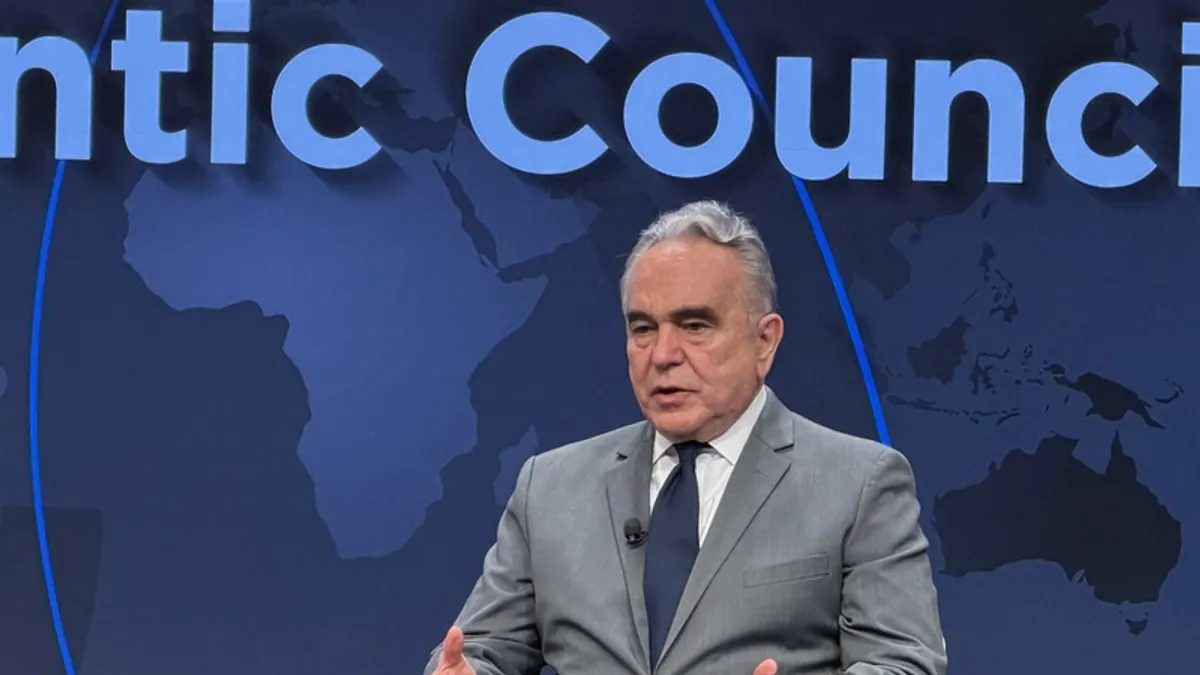 米国の前国務副長官カート・キャンベル氏は23日、ワシントンのシンクタンク「アトランティック・カウンシル」の討論会に出席し、トランプ米大統領が今後北京を訪問する見通しについて分析した。(写真/中央社記者・侯姿瑩撮影)ワシントン、115年3月24日