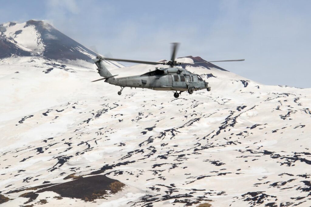 米海軍ヘリコプターが保護区に着陸したことでシチリア島で怒りが爆発