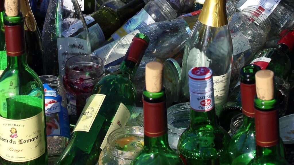 犬のうんちよりも悪い「マルプキ」。ポーランドの芝生がガラスのサイフォンに溺れている