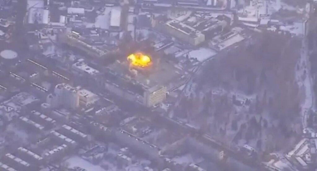 ウクライナのドローンがクレムヌイ・エル原発ストライキをリアルタイムで監視するために100キロ以上飛行した方法