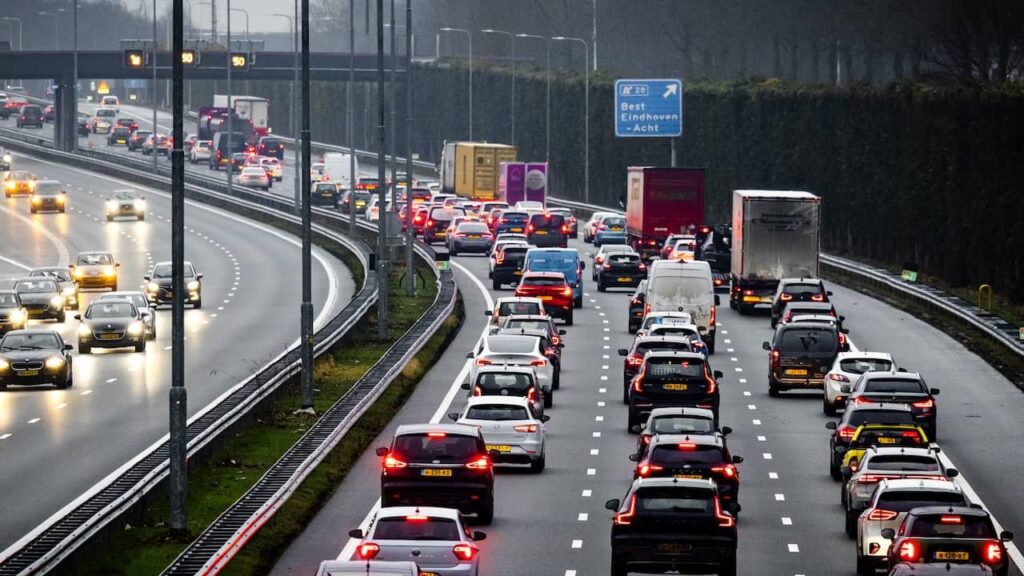 昨年、車の緊急ボタンから112番への誤通報が何千回もあった