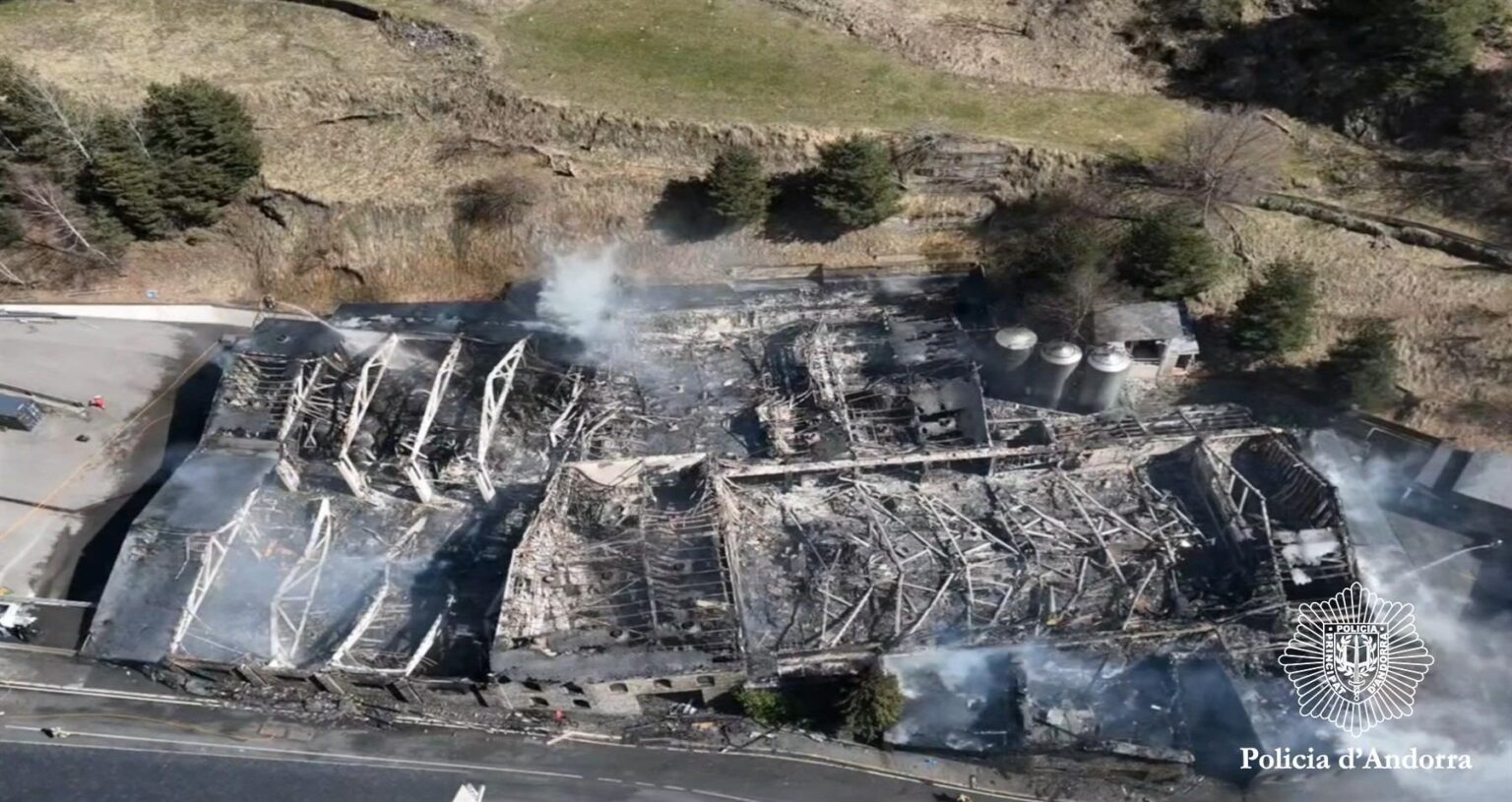 なぜアリンサル工場で火災はこれほど急速に広がったのでしょうか?