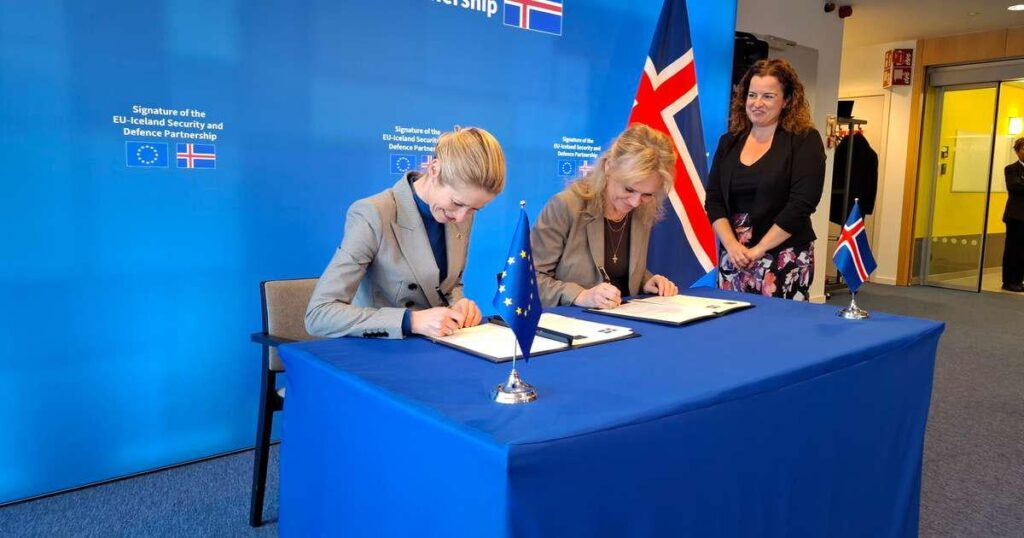 防衛問題におけるアイスランドとEUの協力に関する署名済み宣言 - RÚV.is