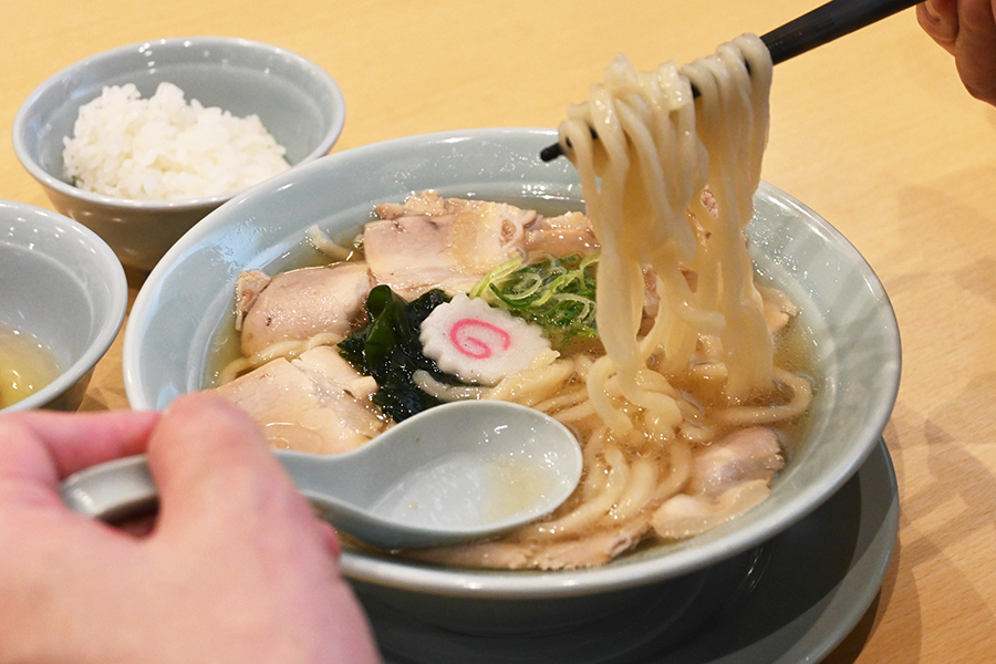 切り立てチャーシューうどん（白米付き950円）