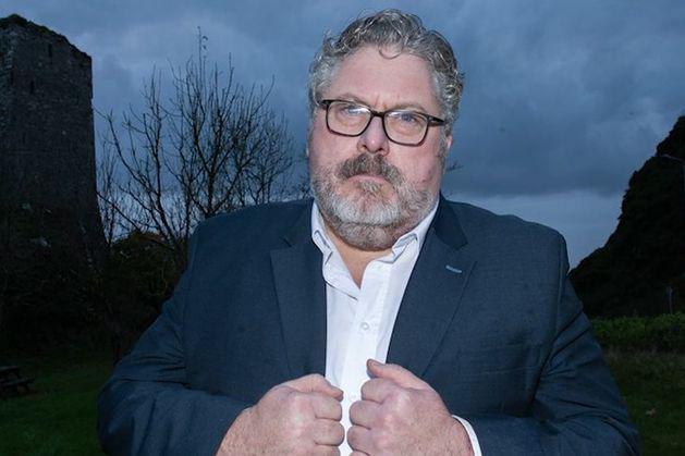 「美しいキャリグ・オン・バノーであなたを誘惑できないなんて信じられない」―アオントゥ氏、立場の弱い女性からの口説きで告発された政治家を支持