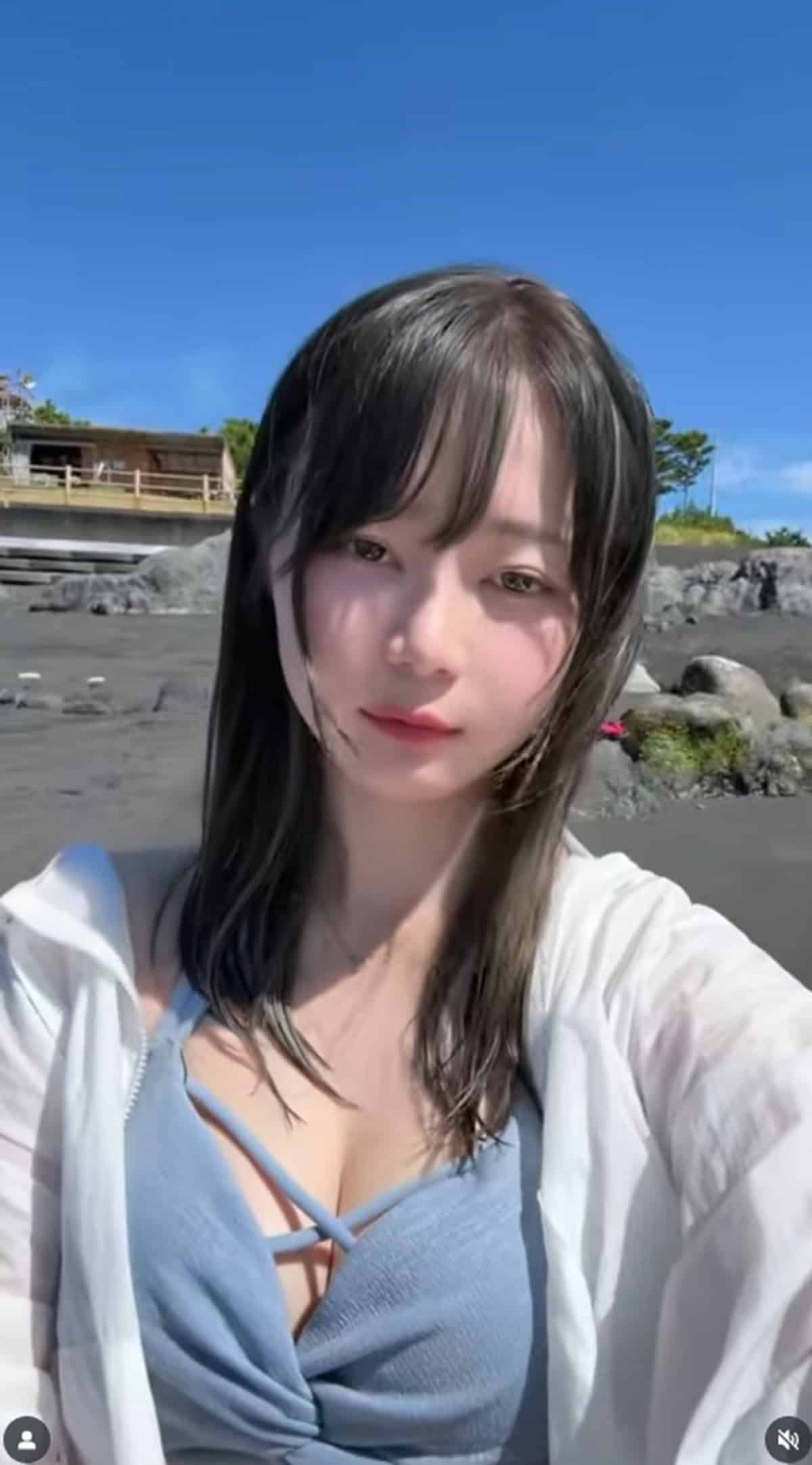 海水浴の様子をInstagramに投降したいけちゃん。だが、動画そのものは1カ月以上前のものだ(写真・本人Instagramより)