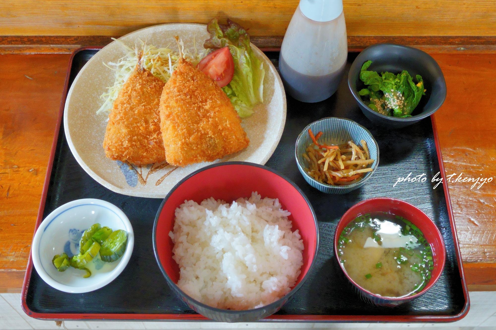 あじフライ定食 700円