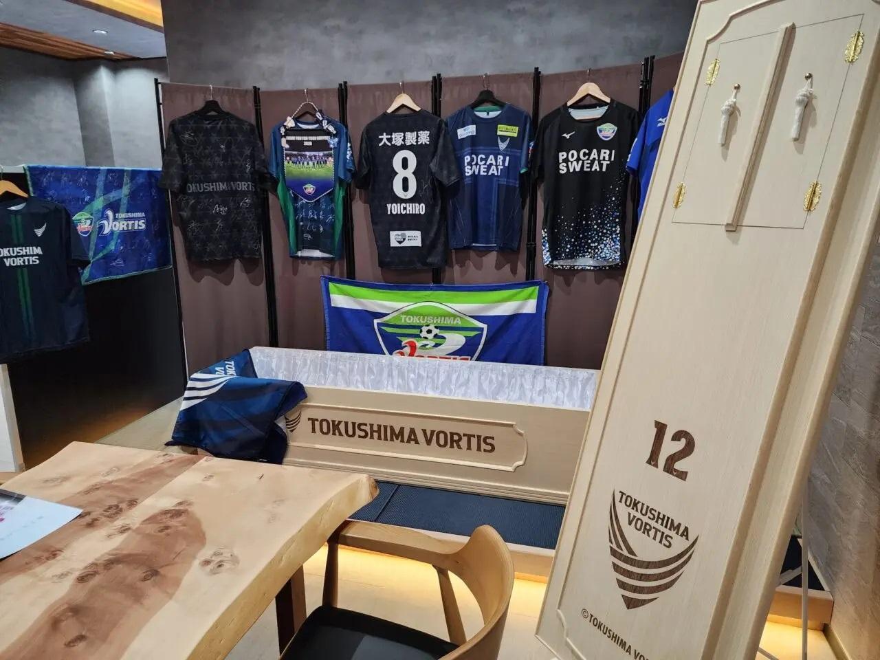 Jリーグクラブ初となる徳島ヴォルティス公式の「棺（ひつぎ）」など。