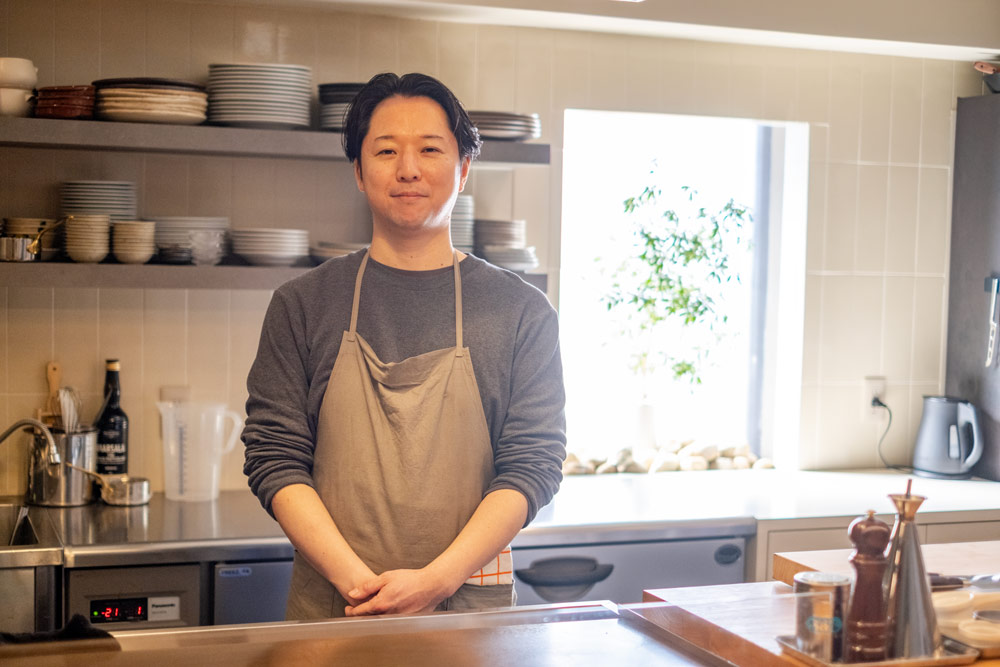 神戸市内の鉄板焼き専門店や肉ビストロで約20年働いて培った“焼きの技術”が光ります