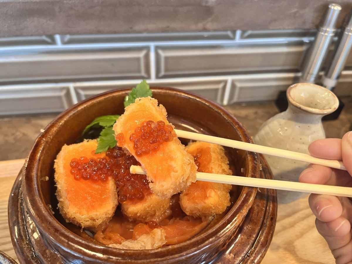 三宮『とんかつ四郎吉』にいろんな食べ方で楽しめるサーモンレアカツひつまぶしが登場 [画像]