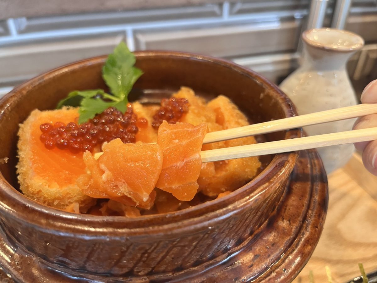 中から、サーモンのお刺身も登場！