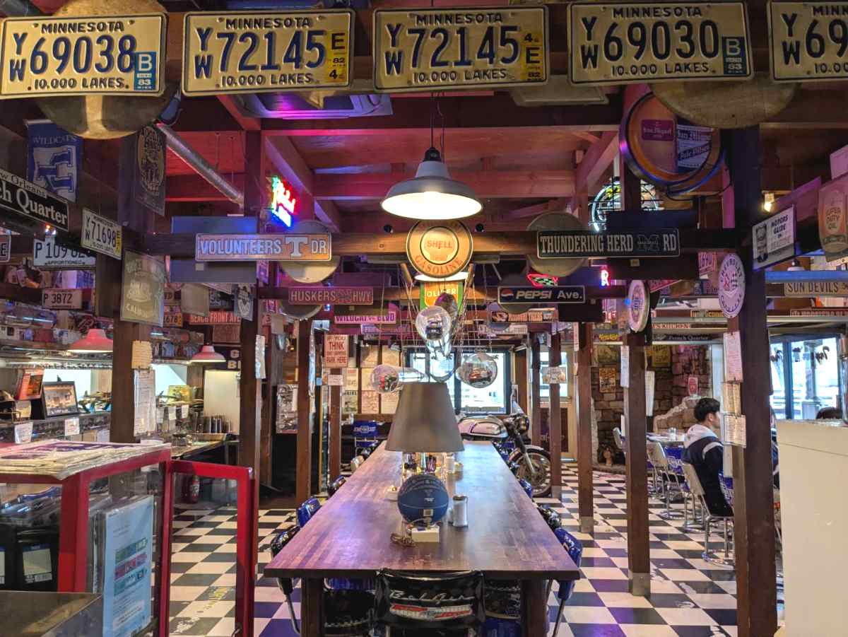 レトロアメリカンが漂う尼崎の『U・K 』でがっつりメニューをお値打ち価格で♪ [画像]