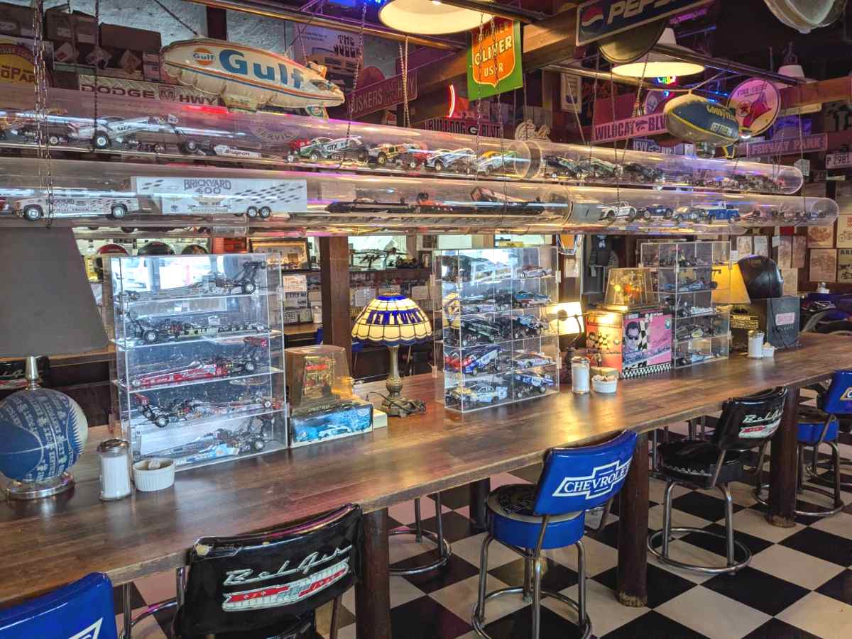 レトロアメリカンが漂う尼崎の『U・K 』でがっつりメニューをお値打ち価格で♪ [画像]