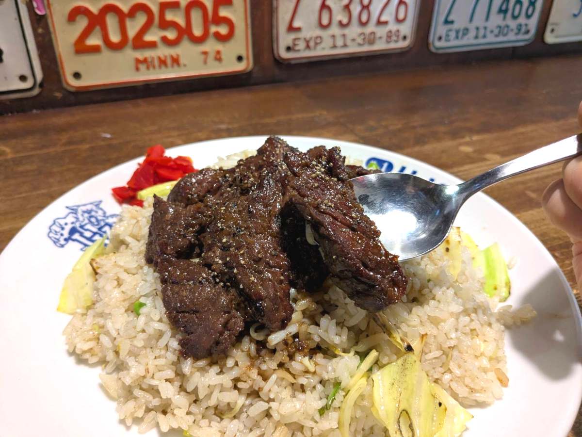 レトロアメリカンが漂う尼崎の『U・K 』でがっつりメニューをお値打ち価格で♪ [画像]