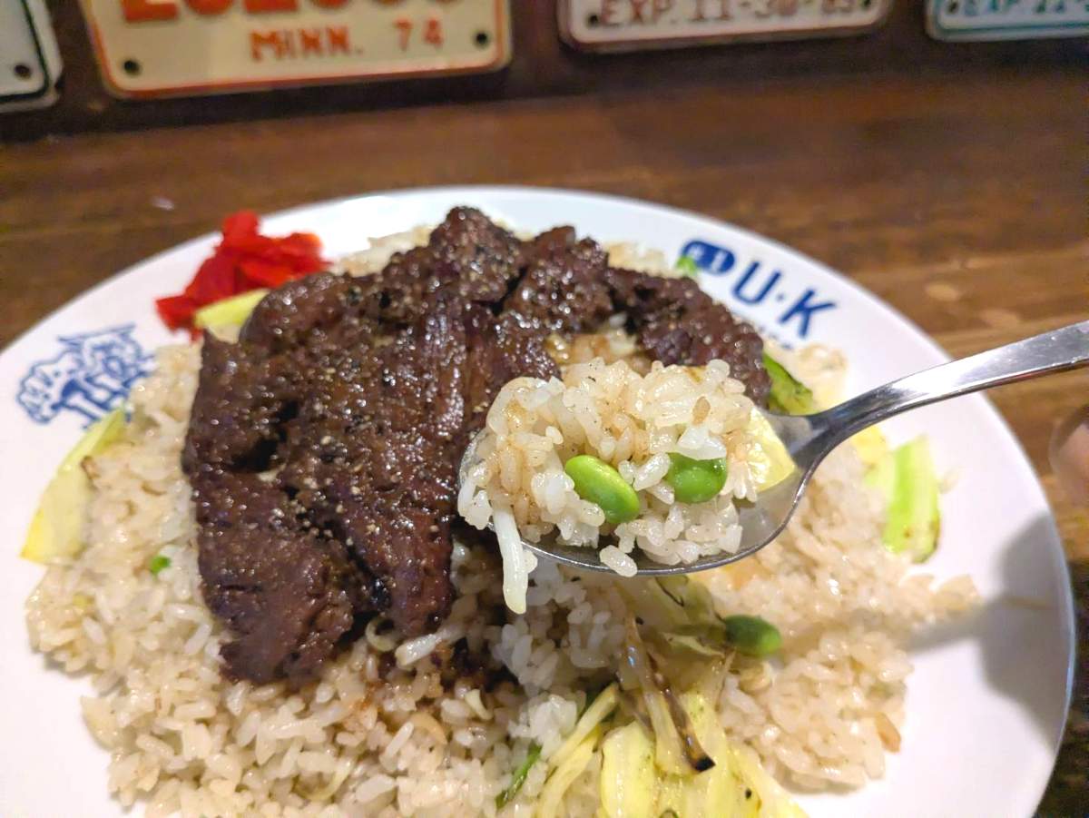 レトロアメリカンが漂う尼崎の『U・K 』でがっつりメニューをお値打ち価格で♪ [画像]