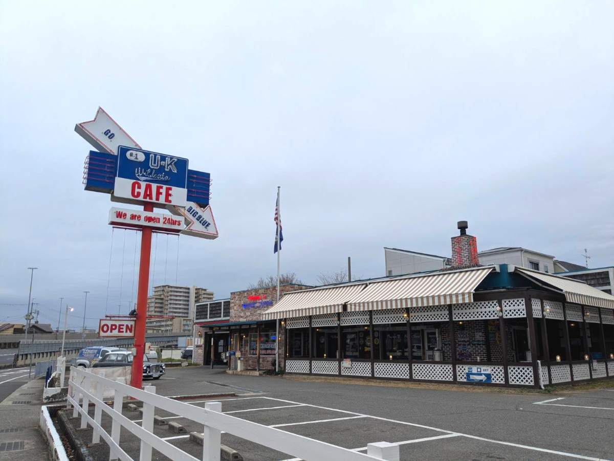 駐車場はかなり広めなので、自家用車がある方は車の方が便利です