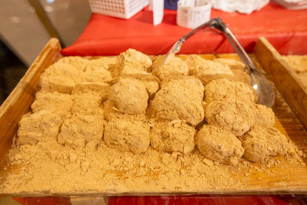 味のくらや「からいも団子」6個入り 961円（税込）