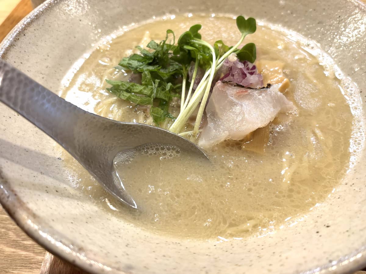 バリエーションに沼る♪多彩な鯛出汁の世界『真鯛そば はなたば』三宮に移転オープン [画像]