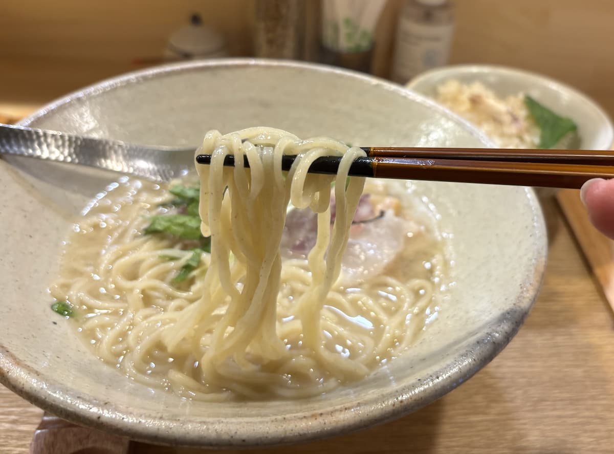 バリエーションに沼る♪多彩な鯛出汁の世界『真鯛そば はなたば』三宮に移転オープン [画像]