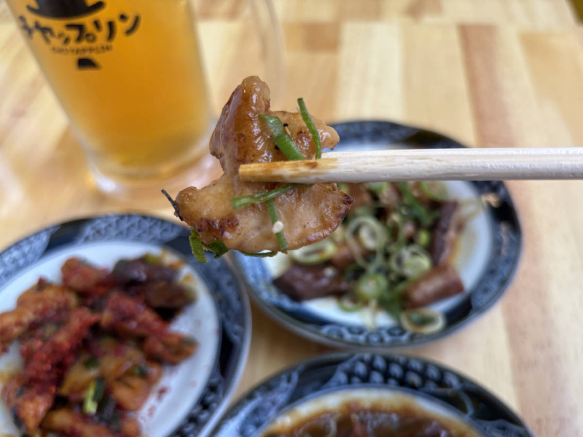 昼飲み立ち飲み最高♪駅から1分『新開地ホルモン チヤップリン』で味わう絶品ホルモン [画像]