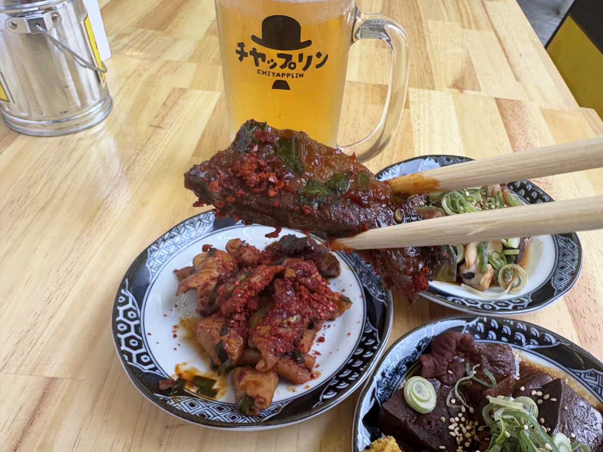 昼飲み立ち飲み最高♪駅から1分『新開地ホルモン チヤップリン』で味わう絶品ホルモン [画像]