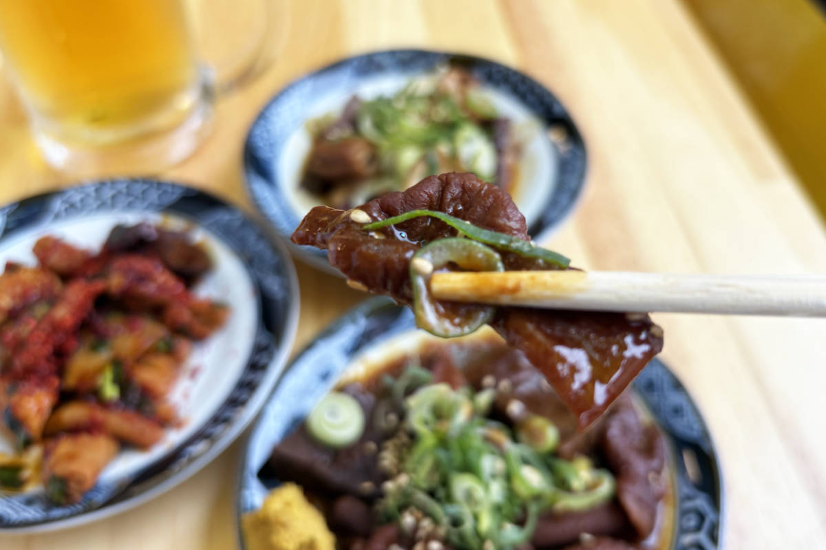 昼飲み立ち飲み最高♪駅から1分『新開地ホルモン チヤップリン』で味わう絶品ホルモン [画像]