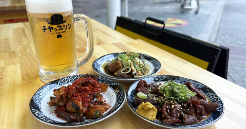 昼飲み立ち飲み最高♪駅から1分『新開地ホルモン チヤップリン』で味わう絶品ホルモン | Kiss PRESS(キッスプレス)