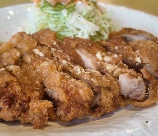 長野県の道の駅で味わう「山賊焼き定食」!顔面サイズの衝撃グルメに「感動レベル」「米10杯いける」