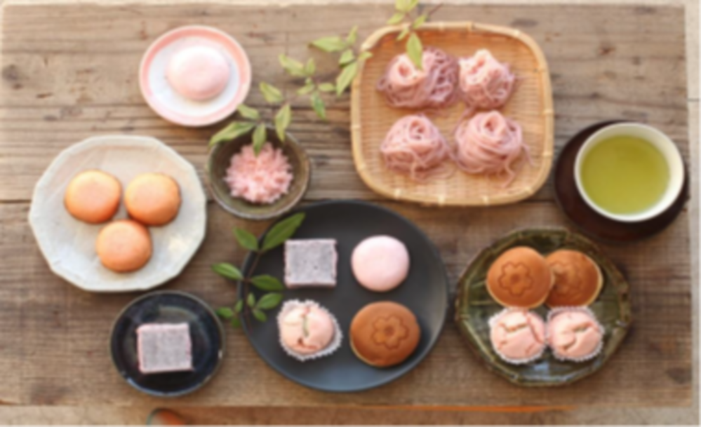 神田外語大学×房の駅　　千葉開府900年をテーマに、桜商品の販促活動に学生が参画　写真1枚　国際ニュース：AFPBB News