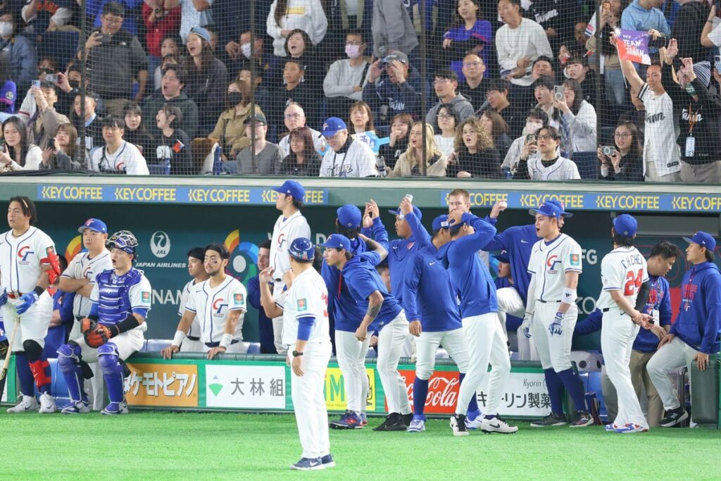 【ＷＢＣ】台湾がポール際への特大飛球…リプレー検証でも「ファウル」 台湾ファンは大ブーイング - 東スポWEB