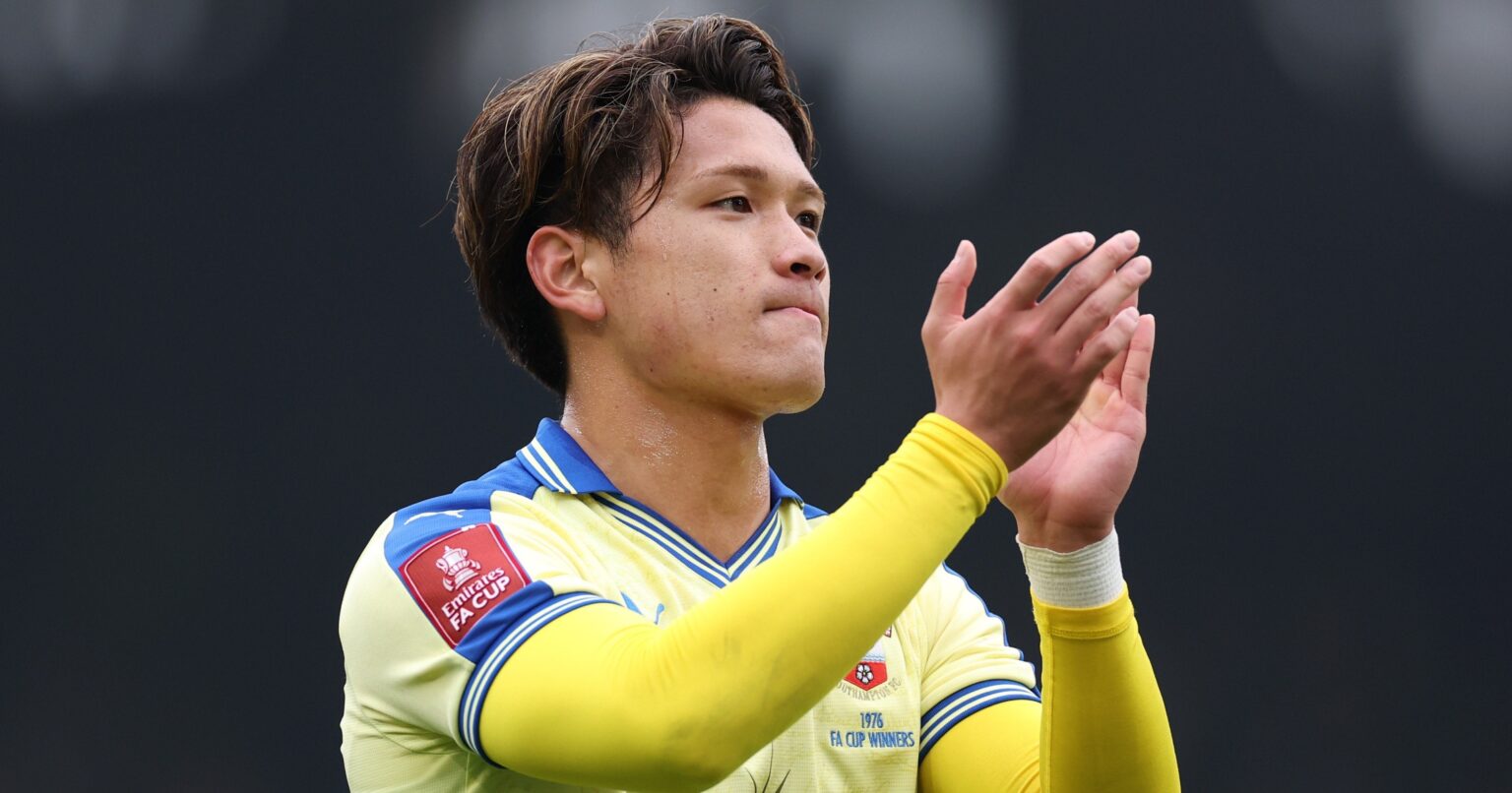 英国で不遇→復調“肉体派22歳レフティー”はW杯日本代表の秘密兵器か「森保監督も見てくれているはず」「毎日が楽しい」松木玖生が現地記者に語る - プレミアリーグ - Number Web