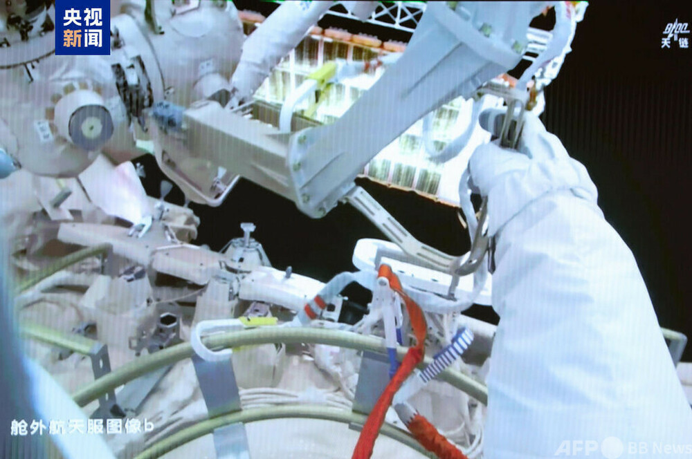 中国の有人宇宙船「神舟21号」の宇宙飛行士 2回目の船外活動は「すべて順調」　写真1枚　国際ニュース：AFPBB News