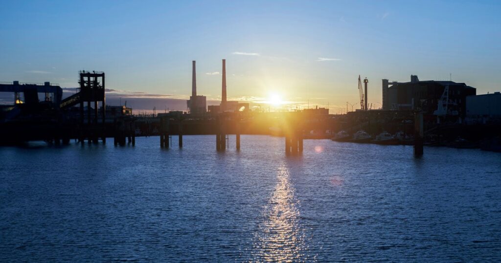 【フランス・モネの足跡を辿る旅】10代のモネが胸を弾ませた風景。セーヌ河口の要塞から近代的な商業港へ | CREA Traveller 【フランス・モネの足跡を辿る旅】10代のモネが胸を弾ませた風景。セーヌ河口の要塞から近代的な商業港へ | CREA Traveller