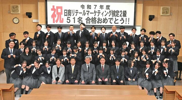福島商高・経営ビジネス科2年生 日商販売士検定2級に51人合格 合格認定授与式行われる 福島市