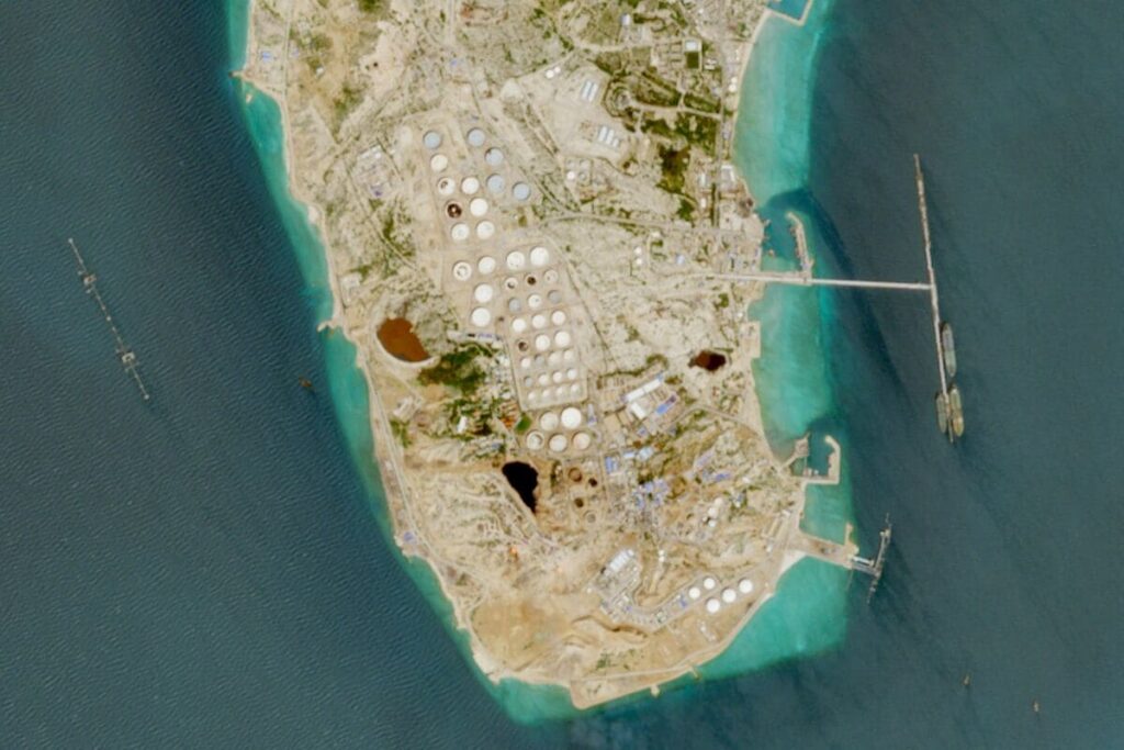 トランプ政権がイランの主要原油輸出拠点カーグ島の占拠計画を検討､中東に2000人以上の海兵隊を追加派遣する方針 | ブルームバーグ | 東洋経済オンライン