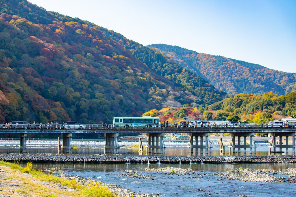 【 国土交通省 】オーバーツーリズム対策で京都市のバス運賃を二重価格に