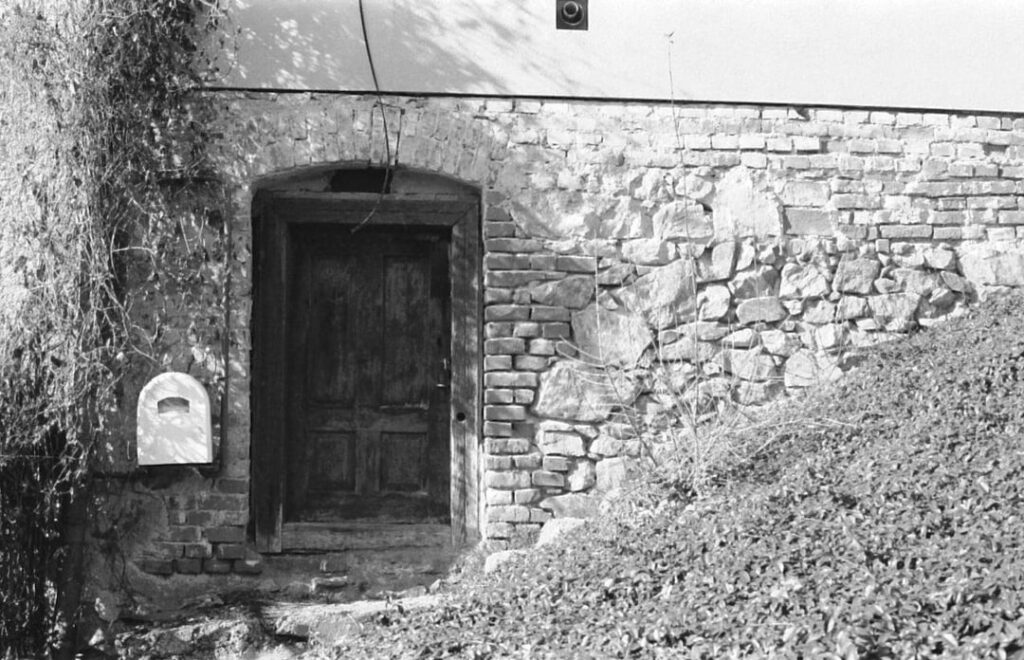 白黒フィルムで撮影された「あまり知られていない」コシツェ - XX。一部