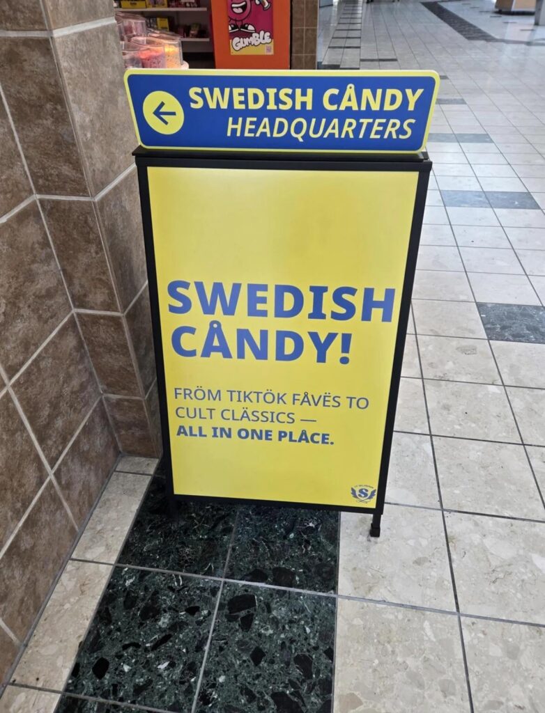 たぶん店内のお菓子は値段が高す​​ぎるし、雰囲気はまったく悪趣味だと思う